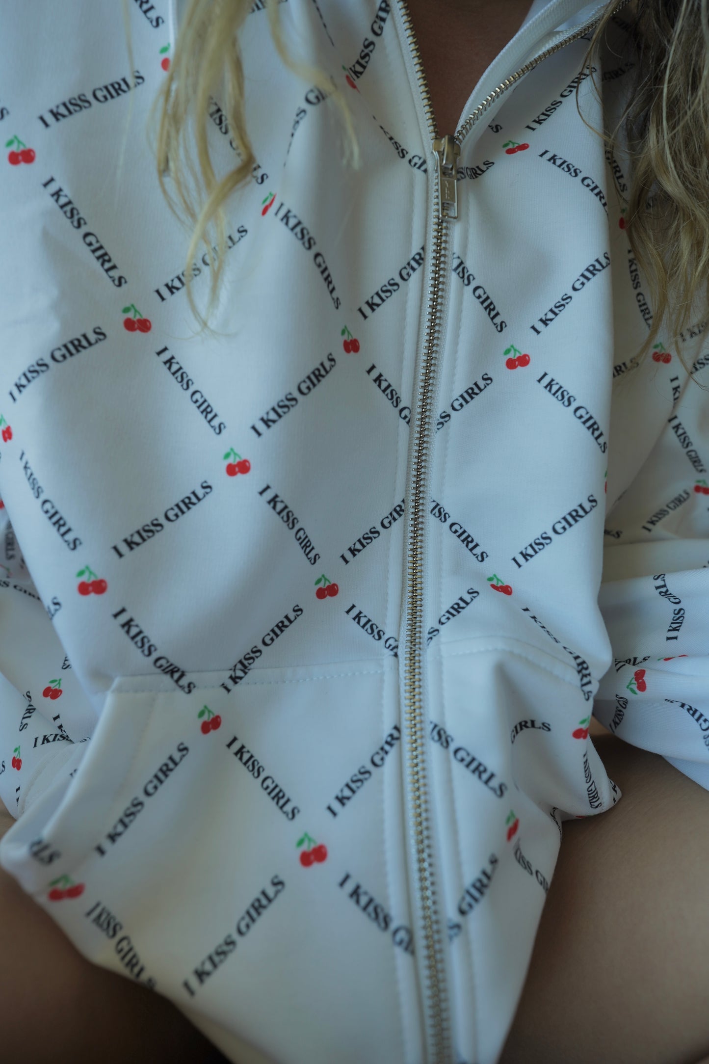 I Kiss Girls Zip Hoodie(White)
